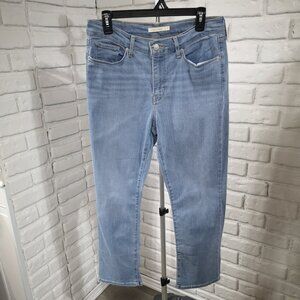 Levi's Classic Straight Ladies Size 8 (W29/L28) Light Wash Blue Jeans